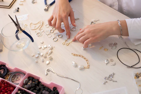 HANDMADE JEWELLERY BE PREFERRED OVER MACHINE-MADE?