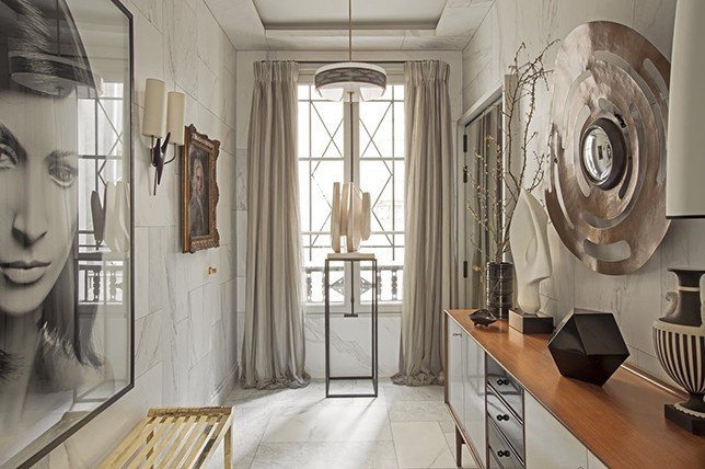 CONTEMPORARY STYLE DÉCOR PIECES